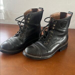 Aritat Women’s Black Leather Boot